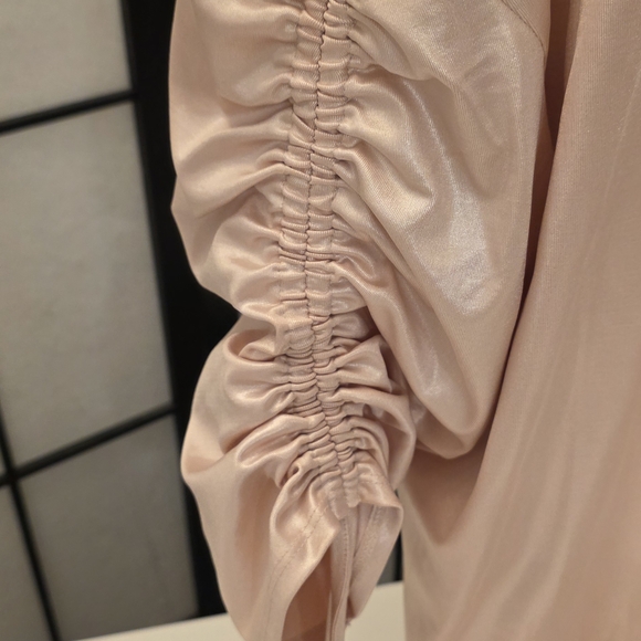 Jennifer Lopez Elegant Women's Champagne Pearl Ruched Sleeve Blouse ~ Size Large - Picture 2 of 9